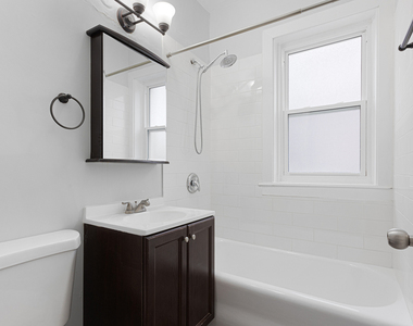1100 W Glenlake Avenue - Photo Thumbnail 11