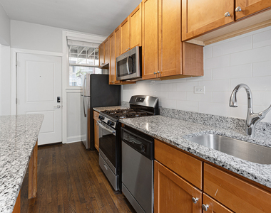 1100 W Glenlake Avenue - Photo Thumbnail 5