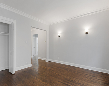 1100 W Glenlake Avenue - Photo Thumbnail 7