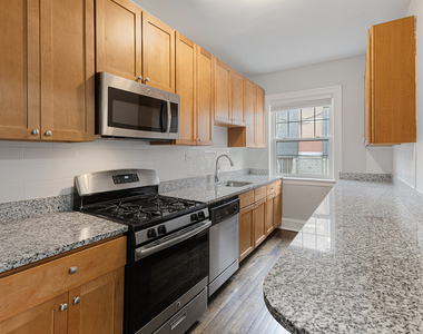 1100 W Glenlake Avenue - Photo Thumbnail 4