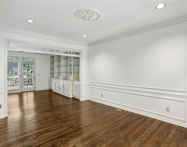 2562 Oakwood Trace - Photo Thumbnail 9