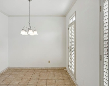 2562 Oakwood Trace - Photo Thumbnail 7