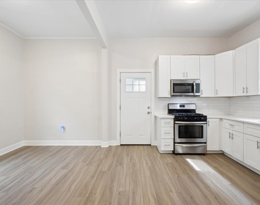 2909 N Ridgeway Avenue - Photo Thumbnail 3