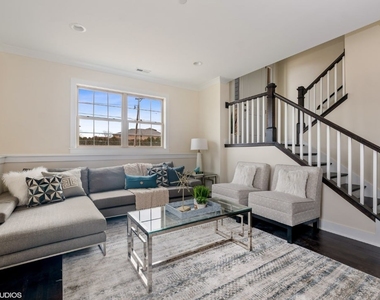 601 Broadway Street - Photo Thumbnail 5