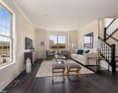 601 Broadway Street - Photo Thumbnail 4