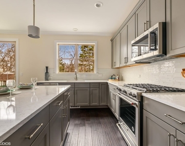 601 Broadway Street - Photo Thumbnail 10