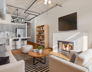 933 W Van Buren Street - Photo Thumbnail 3
