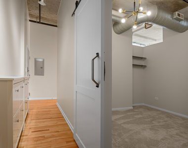 933 W Van Buren Street - Photo Thumbnail 14