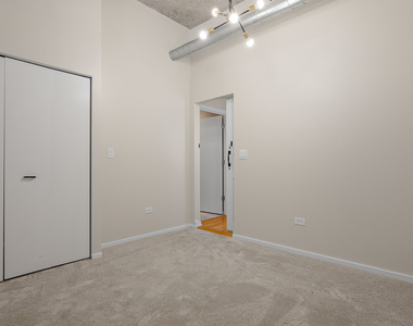 933 W Van Buren Street - Photo Thumbnail 16