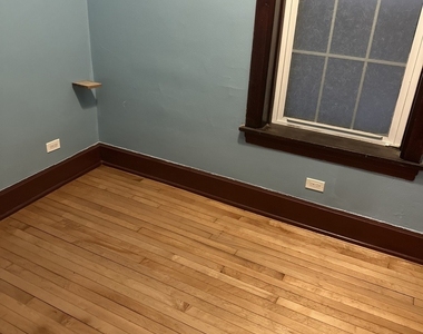 3243 N Hoyne Avenue - Photo Thumbnail 2