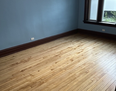 3243 N Hoyne Avenue - Photo Thumbnail 1
