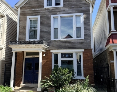3243 N Hoyne Avenue - Photo Thumbnail 8