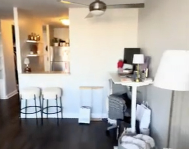 444 W Fullerton Parkway - Photo Thumbnail 6