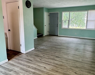 629 W 64th Street - Photo Thumbnail 2
