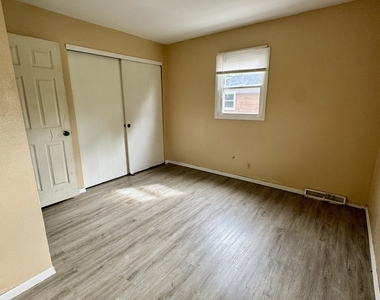629 W 64th Street - Photo Thumbnail 5