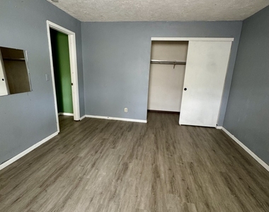 629 W 64th Street - Photo Thumbnail 6