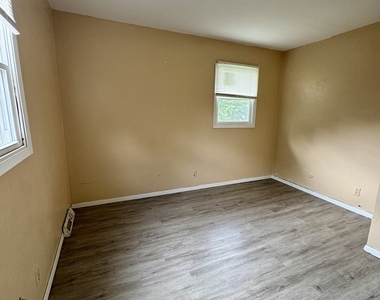 629 W 64th Street - Photo Thumbnail 8