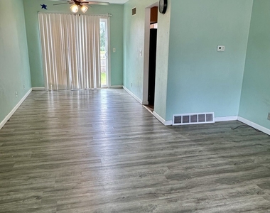 629 W 64th Street - Photo Thumbnail 1
