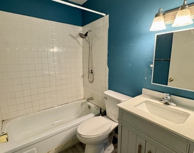 629 W 64th Street - Photo Thumbnail 4