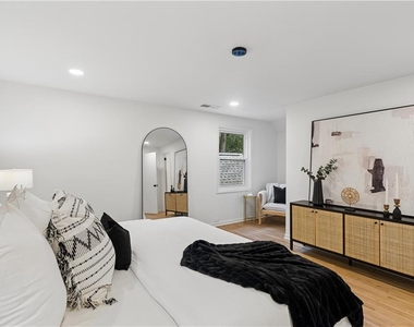 1303 Faraday Place - Photo Thumbnail 14