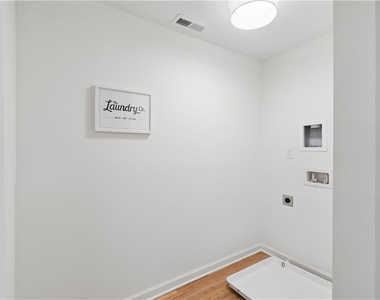 1303 Faraday Place - Photo Thumbnail 24