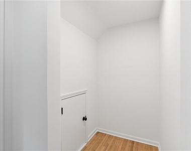 1303 Faraday Place - Photo Thumbnail 23