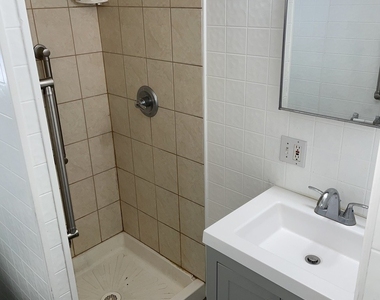5712 W Higgins Avenue - Photo Thumbnail 7