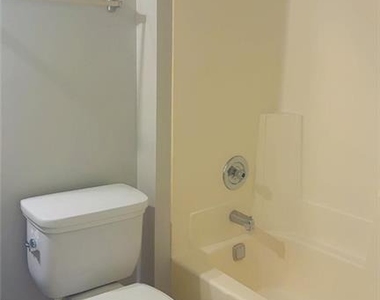 579 Hambrick Square - Photo Thumbnail 17