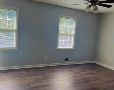 579 Hambrick Square - Photo Thumbnail 11