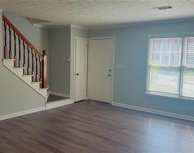 579 Hambrick Square - Photo Thumbnail 1