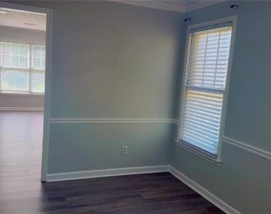 579 Hambrick Square - Photo Thumbnail 4