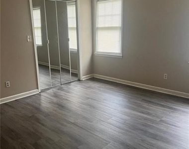 579 Hambrick Square - Photo Thumbnail 14