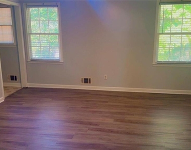579 Hambrick Square - Photo Thumbnail 5