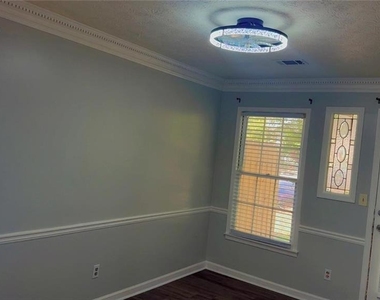 579 Hambrick Square - Photo Thumbnail 12