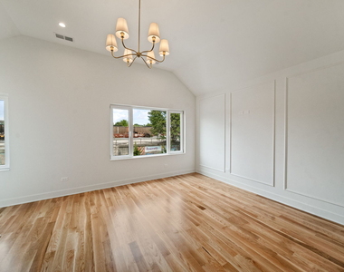 1355 W 16th Street - Photo Thumbnail 5