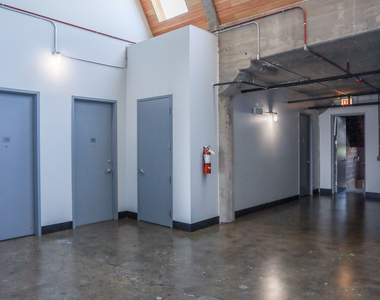 4046 N Hermitage Avenue - Photo Thumbnail 13