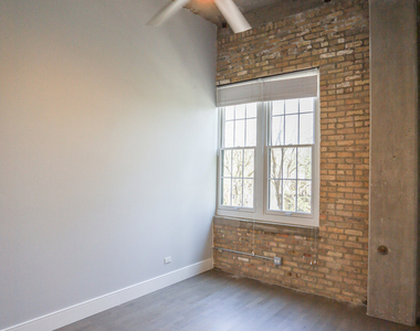 4046 N Hermitage Avenue - Photo Thumbnail 7