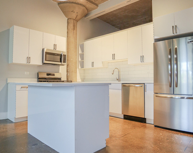 4046 N Hermitage Avenue - Photo Thumbnail 1