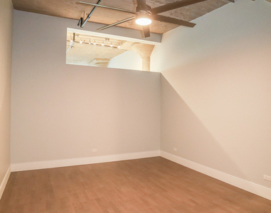 4046 N Hermitage Avenue - Photo Thumbnail 10