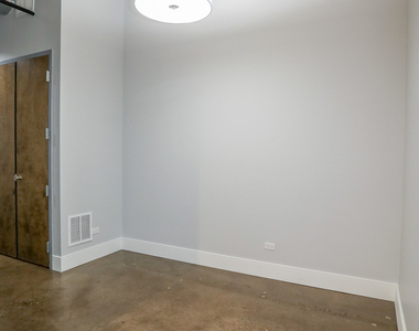 4046 N Hermitage Avenue - Photo Thumbnail 8