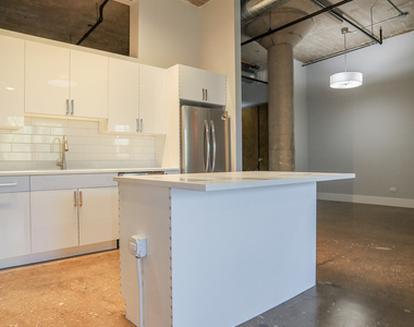 4046 N Hermitage Avenue - Photo Thumbnail 2