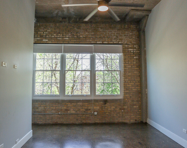 4046 N Hermitage Avenue - Photo Thumbnail 5