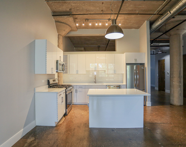 4046 N Hermitage Avenue - Photo Thumbnail 3