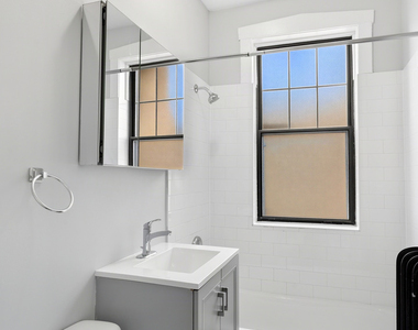 7626 N Eastlake Terrace - Photo Thumbnail 15