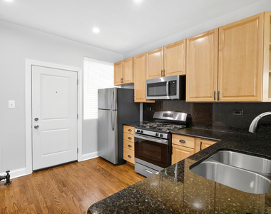 7626 N Eastlake Terrace - Photo Thumbnail 7