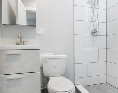 7626 N Eastlake Terrace - Photo Thumbnail 12