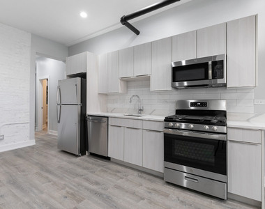 7626 N Eastlake Terrace - Photo Thumbnail 4