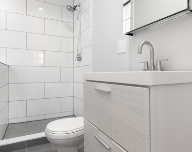 7626 N Eastlake Terrace - Photo Thumbnail 11