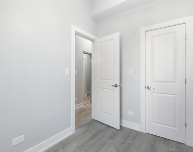 7626 N Eastlake Terrace - Photo Thumbnail 8