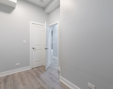 7626 N Eastlake Terrace - Photo Thumbnail 6